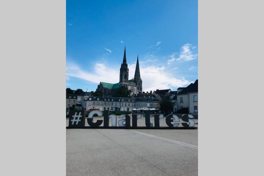 Le Nicole Chartres Exterior foto